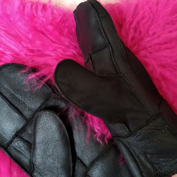 New Shearling (like) mittens - NWOT - Picture 4 of 4